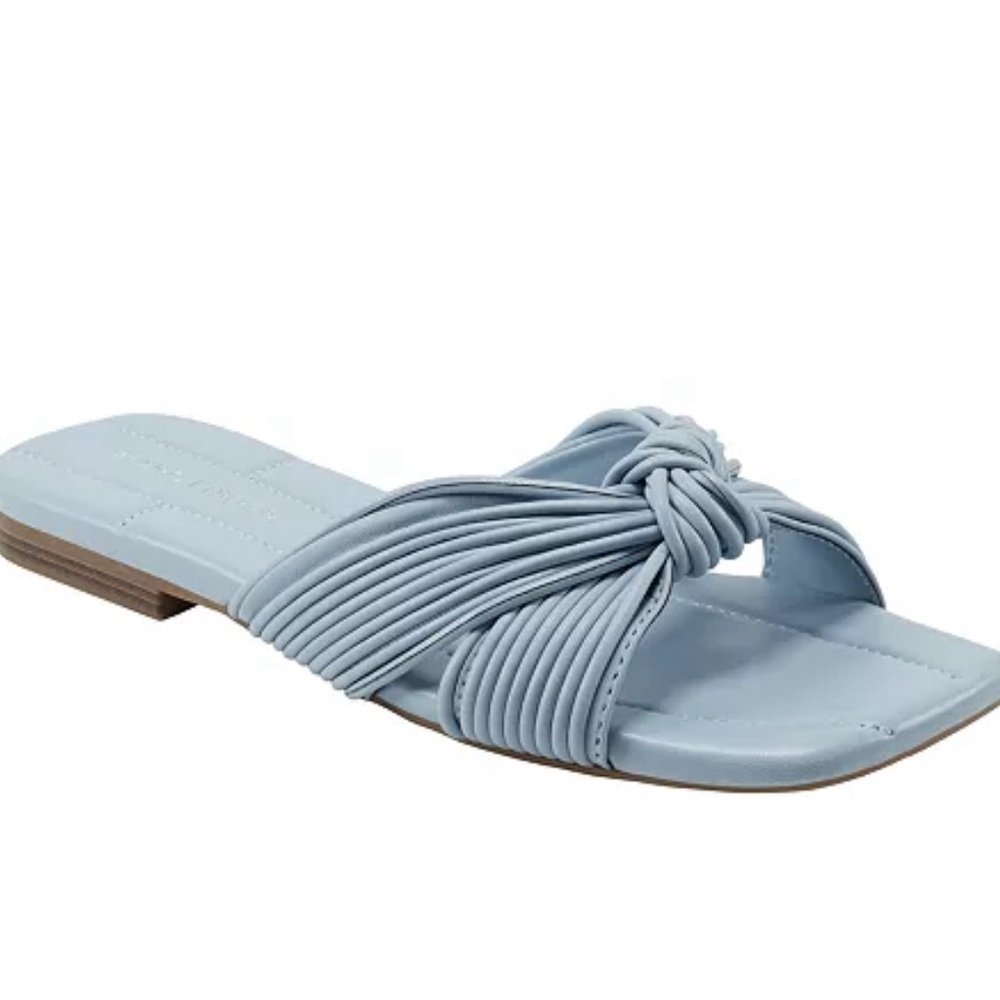 NIB 9 Marc Fisher 
Women's Laury Casual Slip-on Strappy Flat Sandals 9 $85